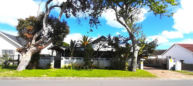 3 Bedroom Property for Sale in Bergvliet Western Cape